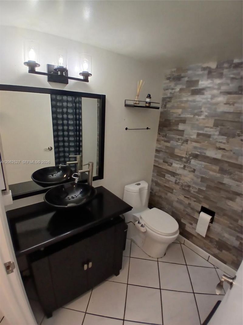 9403 Fontainebleau Blvd, Unit 110, Miami, FL 33172 Photo