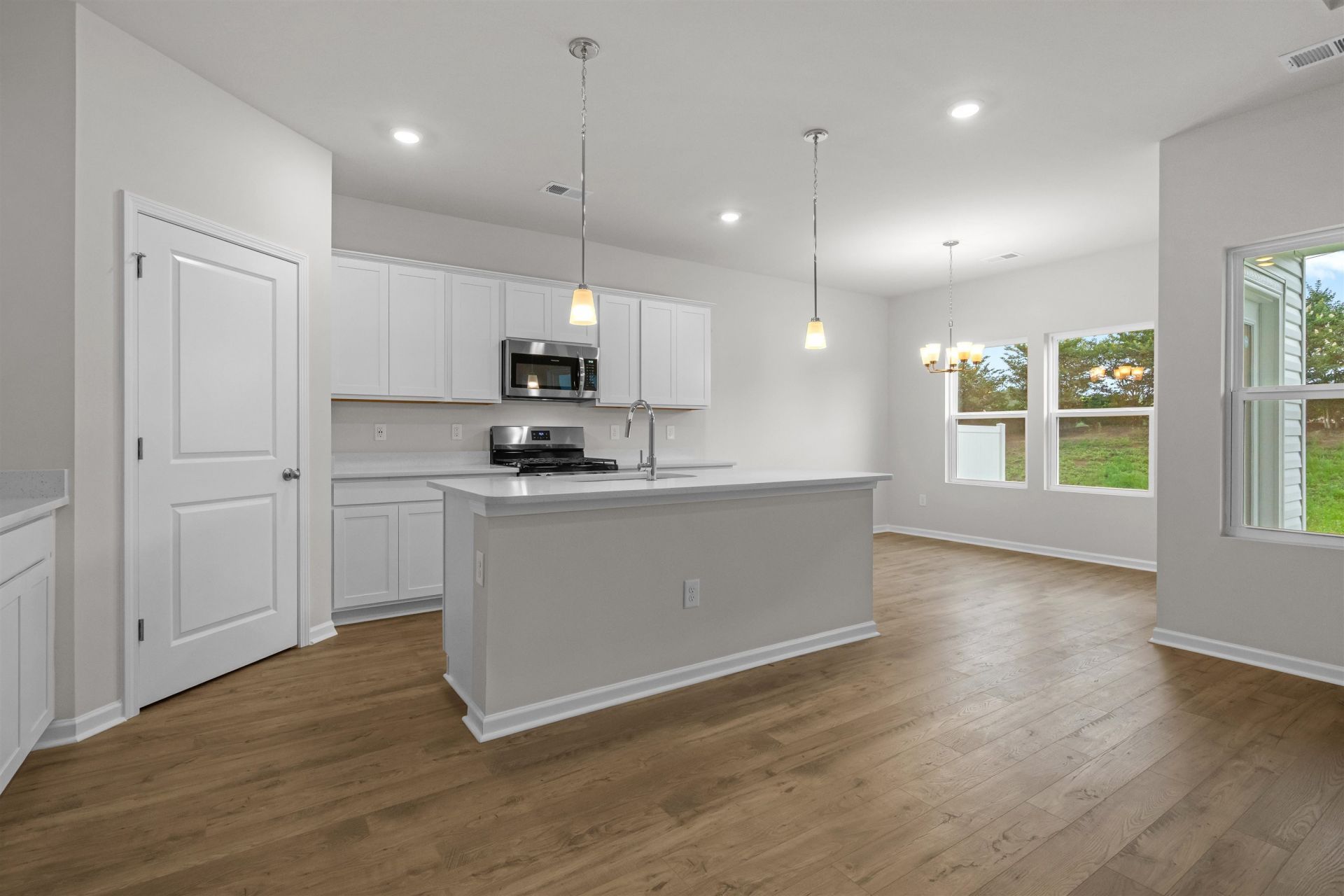 2400 Campton Loop  Photo 10