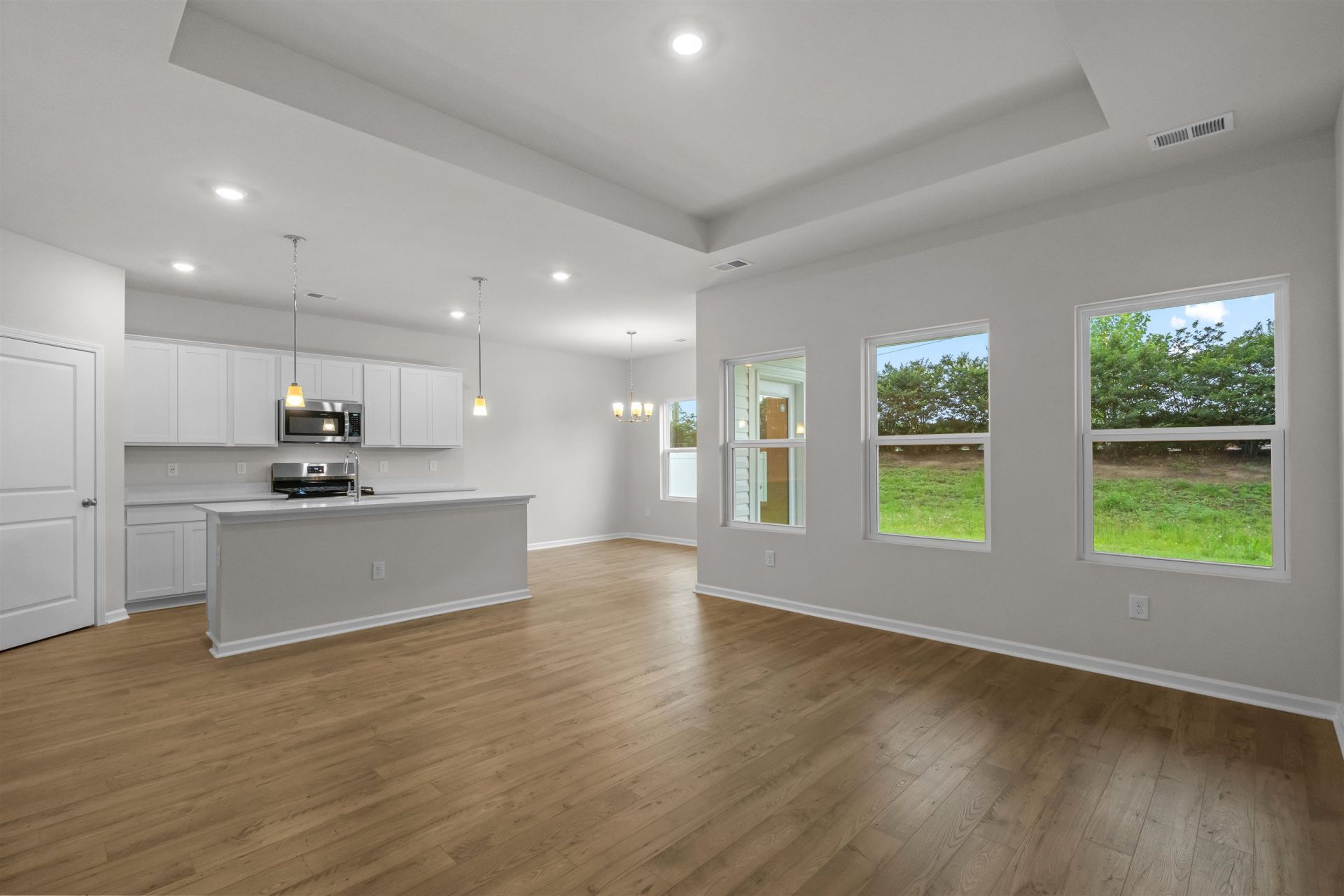 2400 Campton Loop  Photo 8