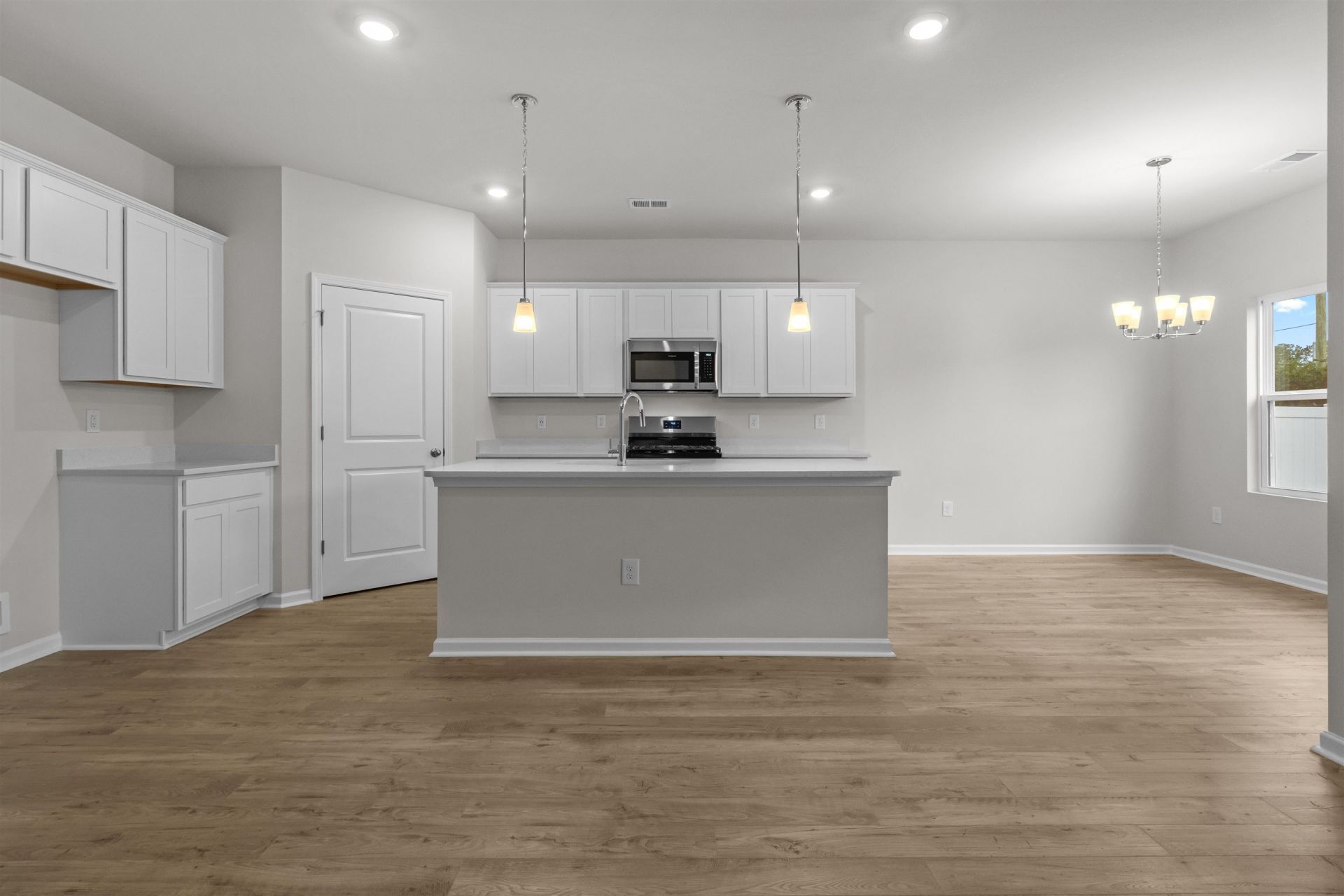 2400 Campton Loop  Photo 9