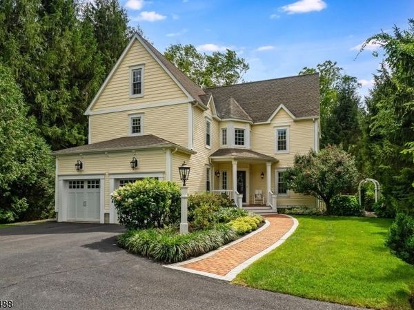61 Collis Ln, Chester, NJ 07930