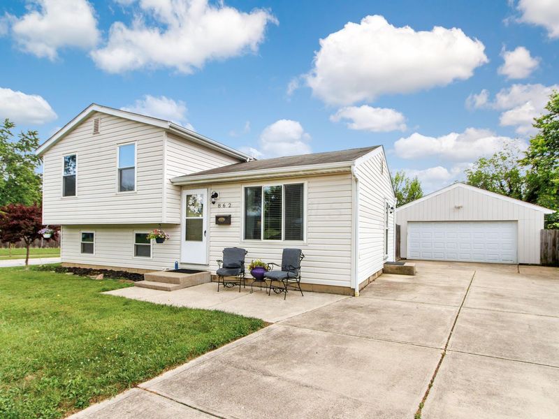 862 Eliots Oak Road, Columbus, OH 43228 Photo 1