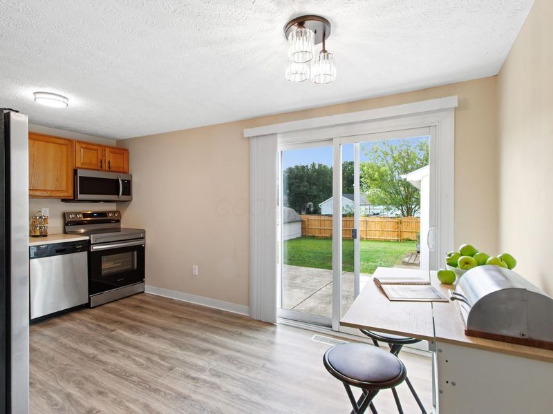 862 Eliots Oak Road, Columbus, OH 43228 Photo 6