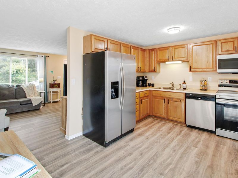 862 Eliots Oak Road, Columbus, OH 43228 Photo 8