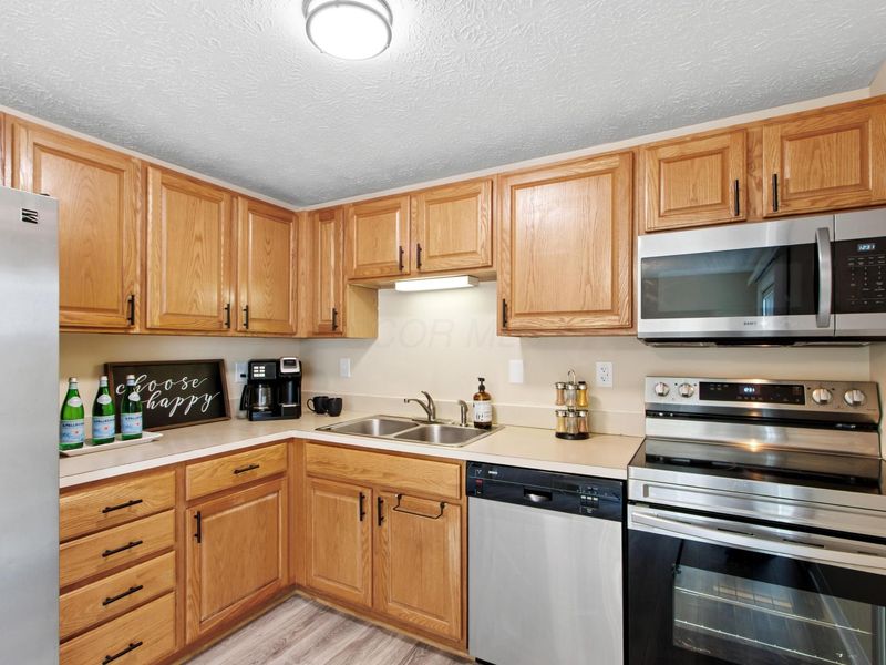 862 Eliots Oak Road, Columbus, OH 43228 Photo 9