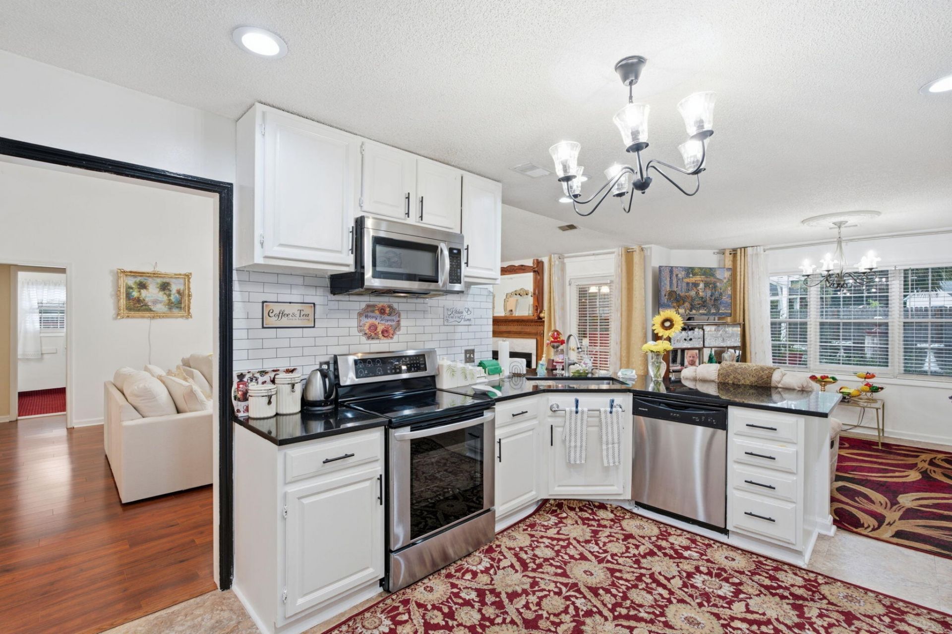 5408 Vernon Place Photo 9
