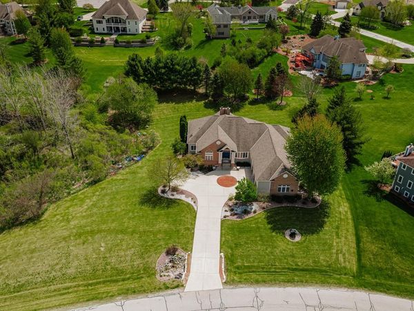 W251S5204 Poppy Fields ROAD, Waukesha, WI 53189