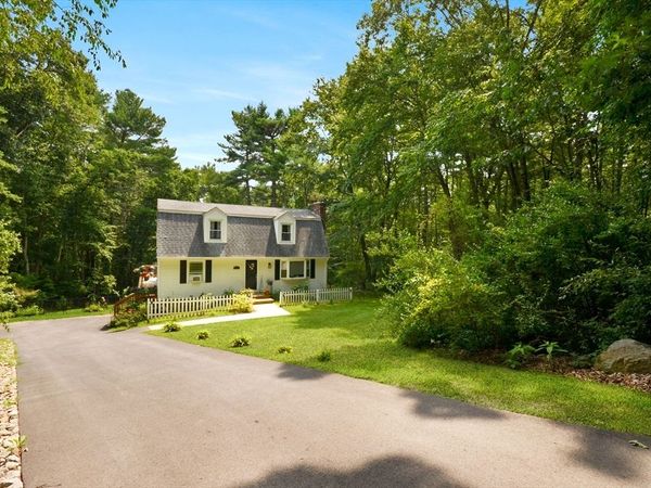 57 Quaker St, Northbridge, MA 01534