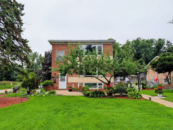 16w780 57th Street, Unit 1, Clarendon Hills, IL 60514