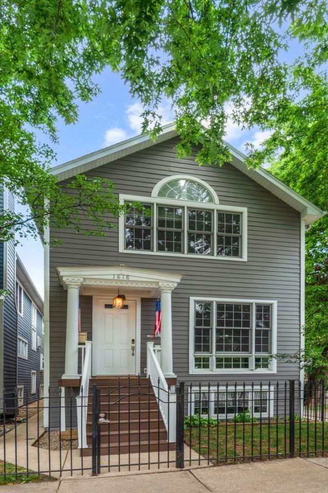 1818 W Barry Avenue , Chicago, IL 60657 Main Photo