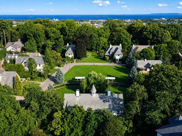 79 Flagg Court , Staten Island, NY 10304