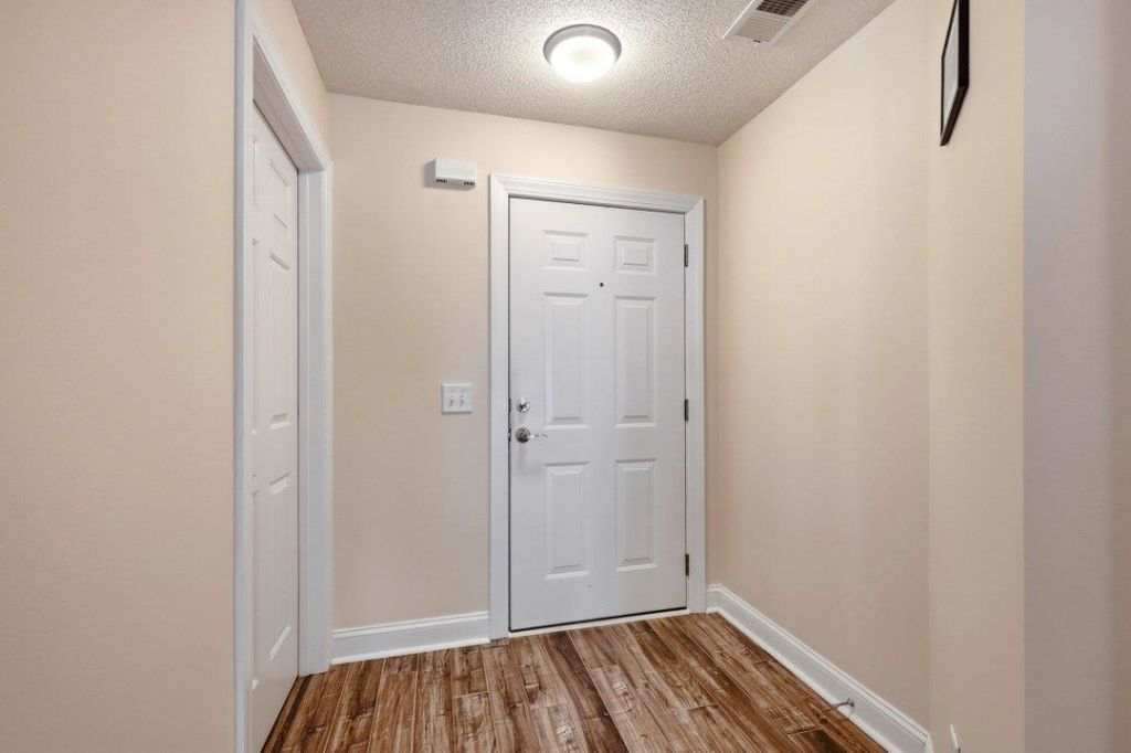 627 Woodmoor Dr.  Photo 10