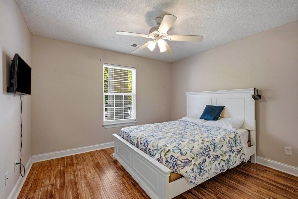 627 Woodmoor Dr.  Photo 11