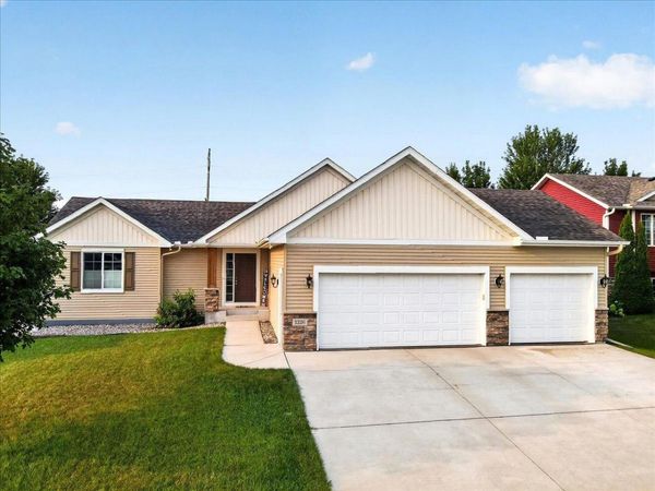1226 Olivia Street SE, New Prague, MN 56071
