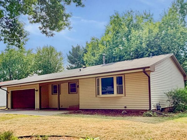 8001 Edgewood Avenue N, Brooklyn Park, MN 55445
