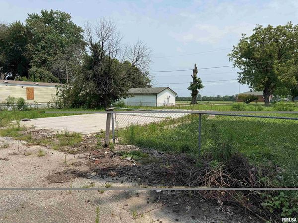 3323 E Enos Avenue, Springfield, IL 62702