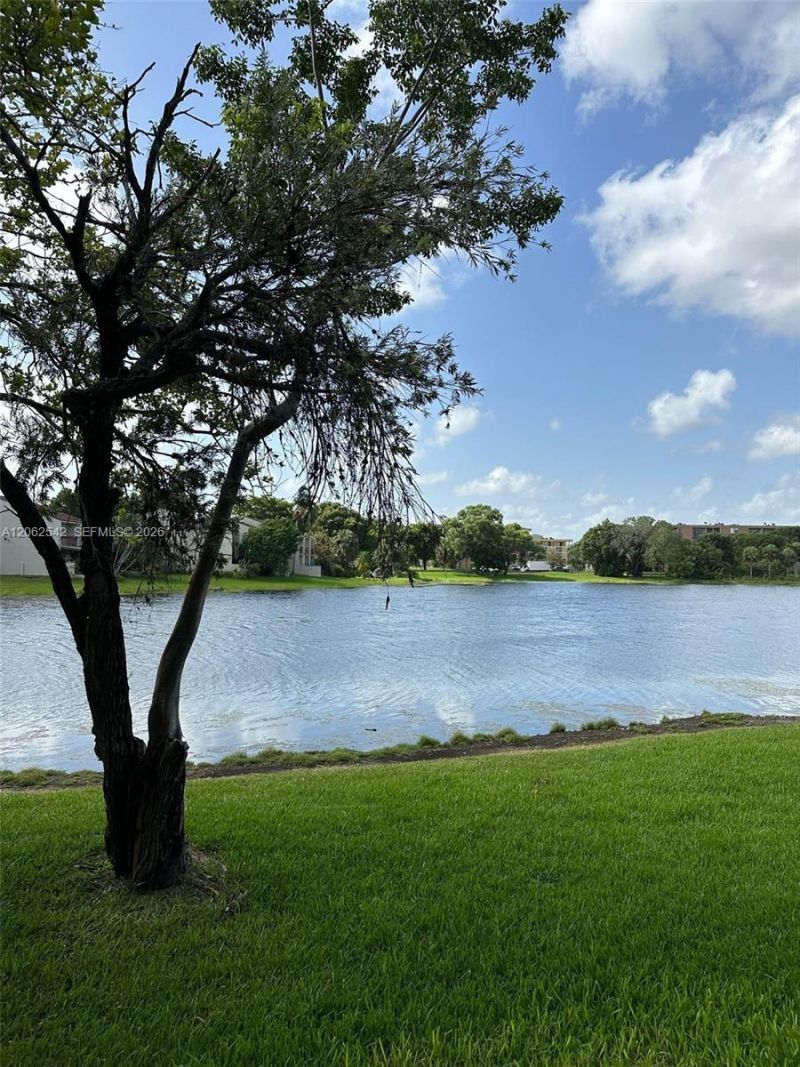 9359 Fontainebleau Blvd, Unit F417, Miami, FL 33172 Photo