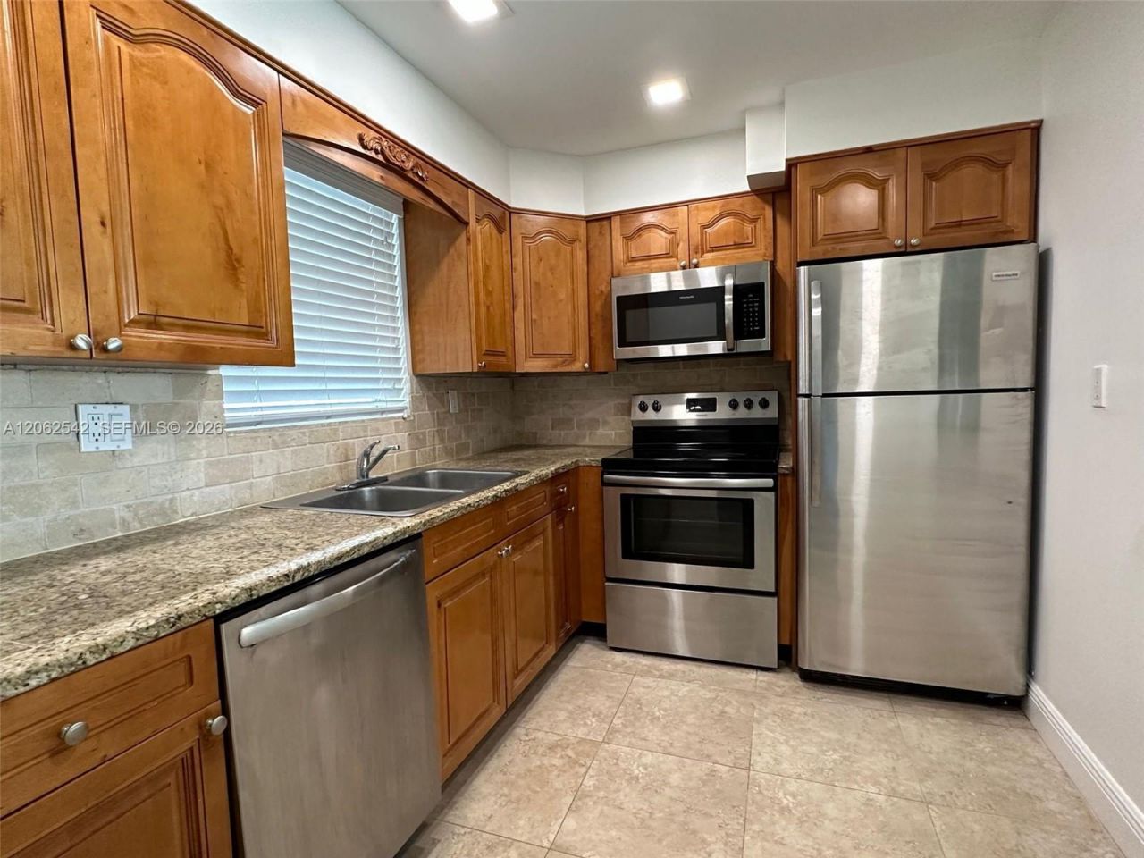 9359 Fontainebleau Blvd, Unit F417, Miami, FL 33172 Photo