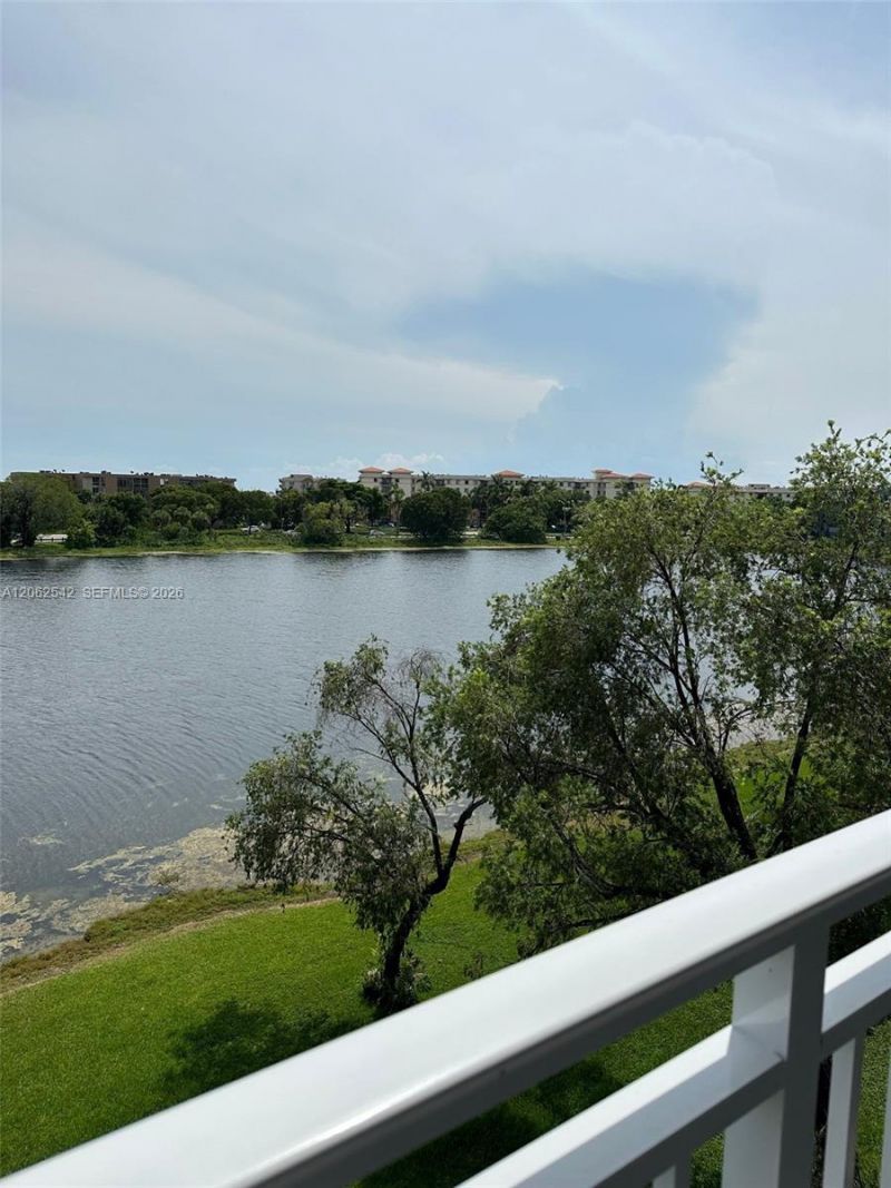 9359 Fontainebleau Blvd, Unit F417, Miami, FL 33172 Photo