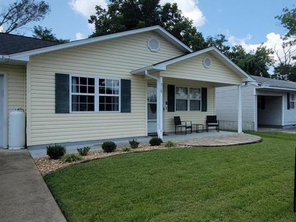 318 S Sassafras Street, Dexter, MO 63841