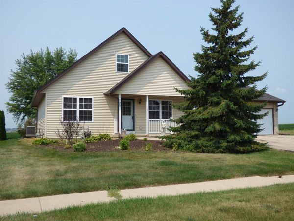729 Meadow Ridge Lane, LENA, IL 61048