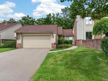 29433 W Chanticleer Drive, Unit 73, Southfield, Mi 48034