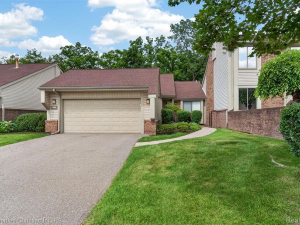 29433 W Chanticleer Drive, Unit 73, Southfield, Mi 48034