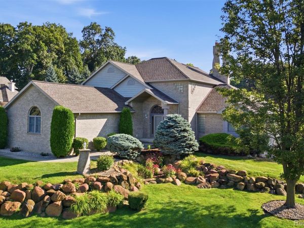 16051 Pine Bluff Court, Fenton Township, Mi 48430