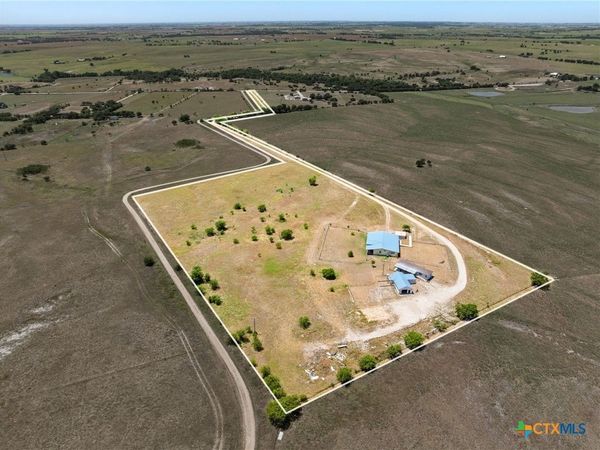2124 Hackberry Road , Holland, TX 76534