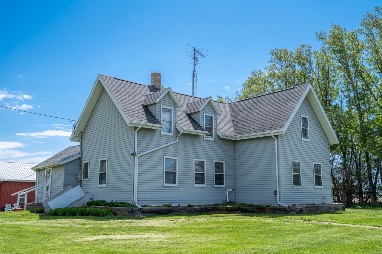 1274 Whitney Road , Amboy, IL 61310