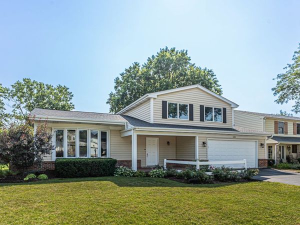 650 Newport Avenue , Westmont, IL 60559