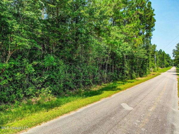 17353 Carnation Street, Kiln, MS 39556