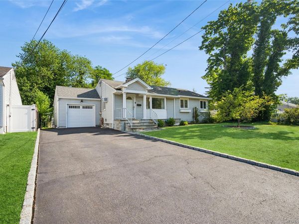 305 Glynn Street, North Babylon, NY 11703