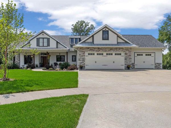 711 Owen Ct, Tiffin, IA 52340