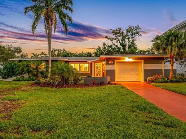 328 BAYVIEW DRIVE NE, ST PETERSBURG, FL 33704