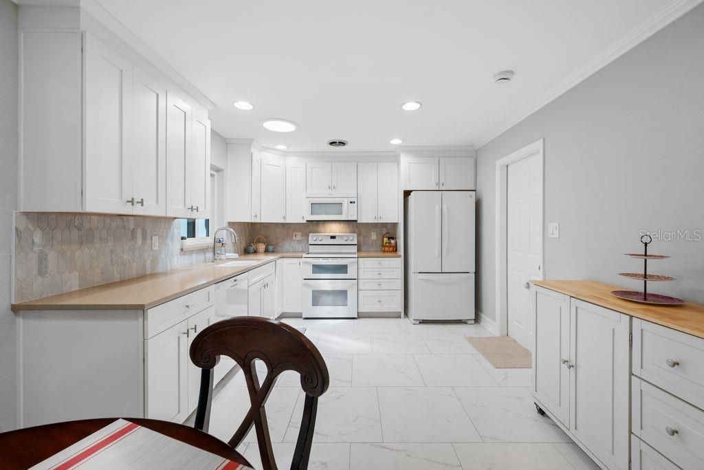 328 Bayview Drive Ne, Saint Petersburg, FL 33704 Photo