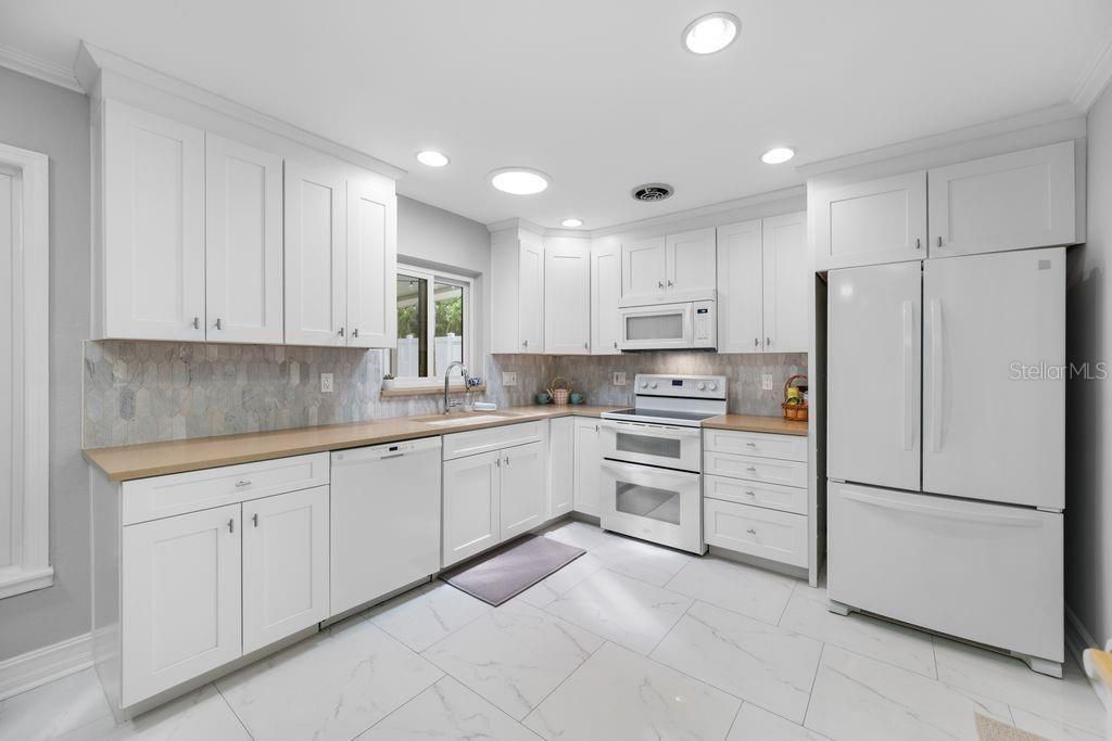 328 Bayview Drive Ne, Saint Petersburg, FL 33704 Photo