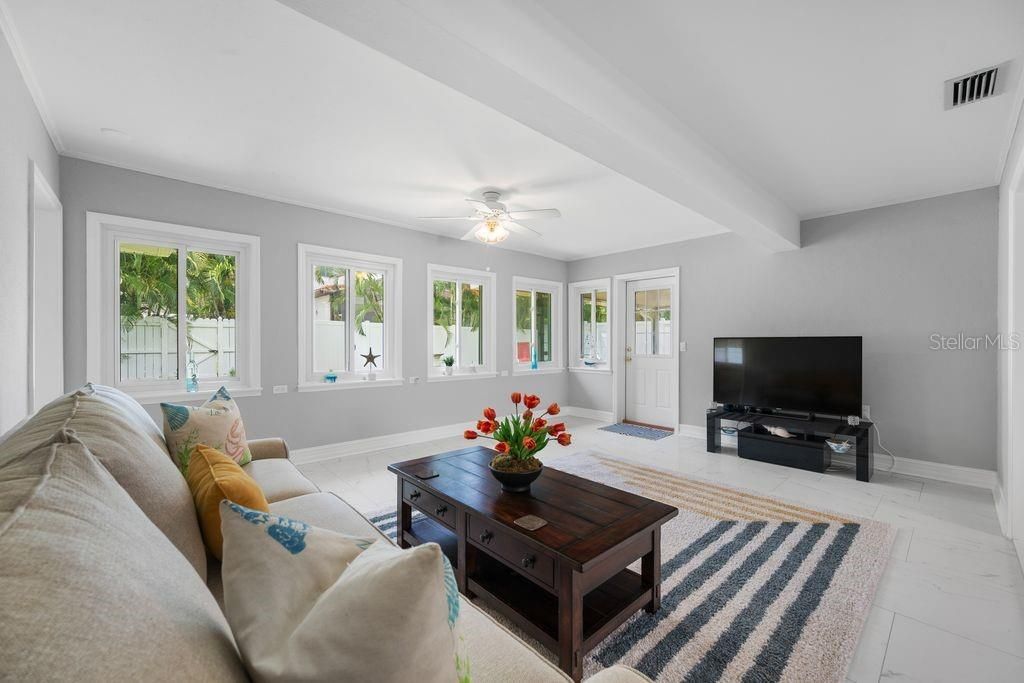 328 Bayview Drive Ne, Saint Petersburg, FL 33704 Photo