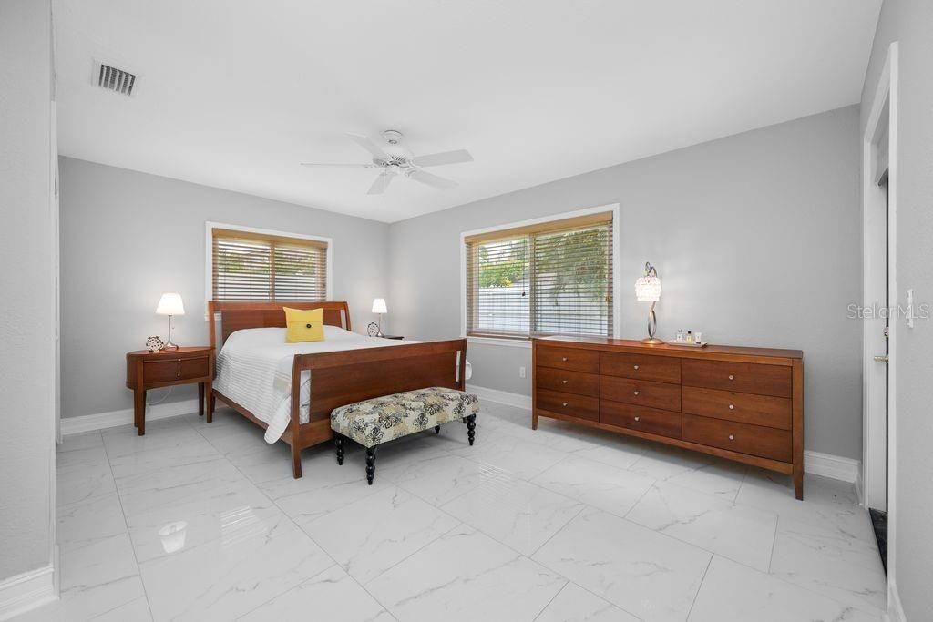 328 Bayview Drive Ne, Saint Petersburg, FL 33704 Photo