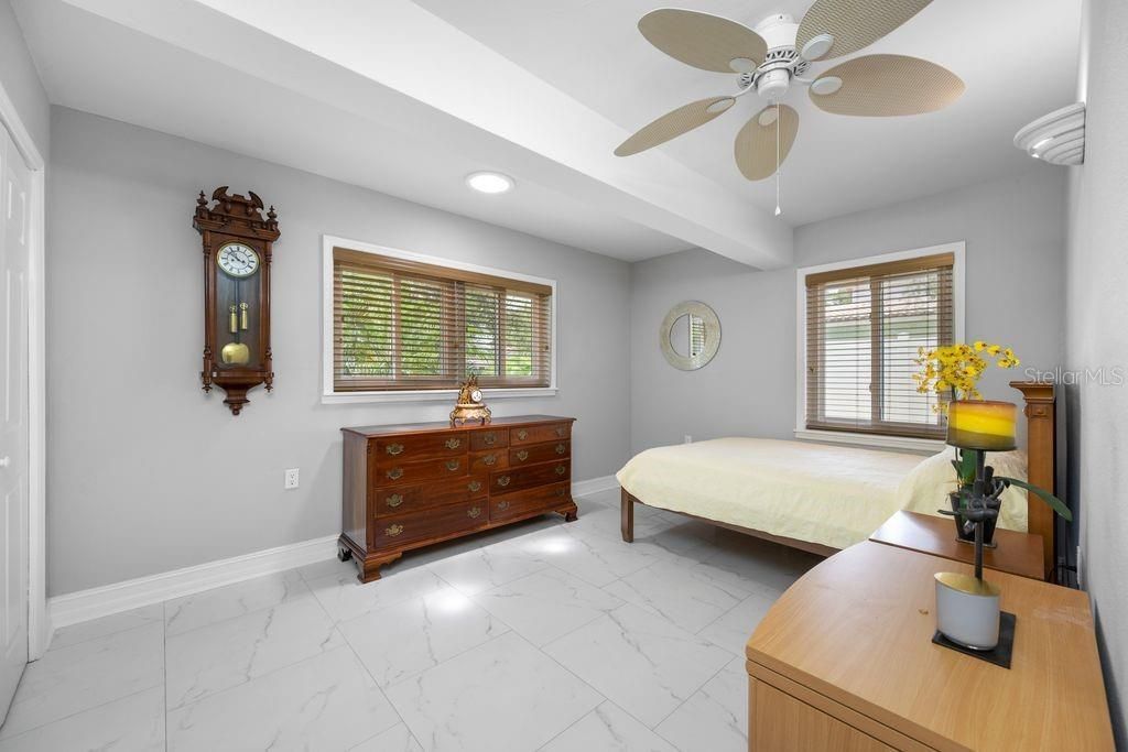 328 Bayview Drive Ne, Saint Petersburg, FL 33704 Photo