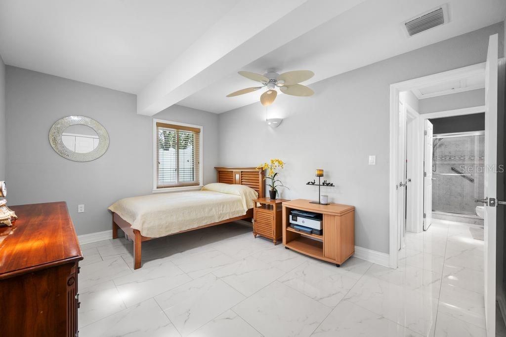 328 Bayview Drive Ne, Saint Petersburg, FL 33704 Photo
