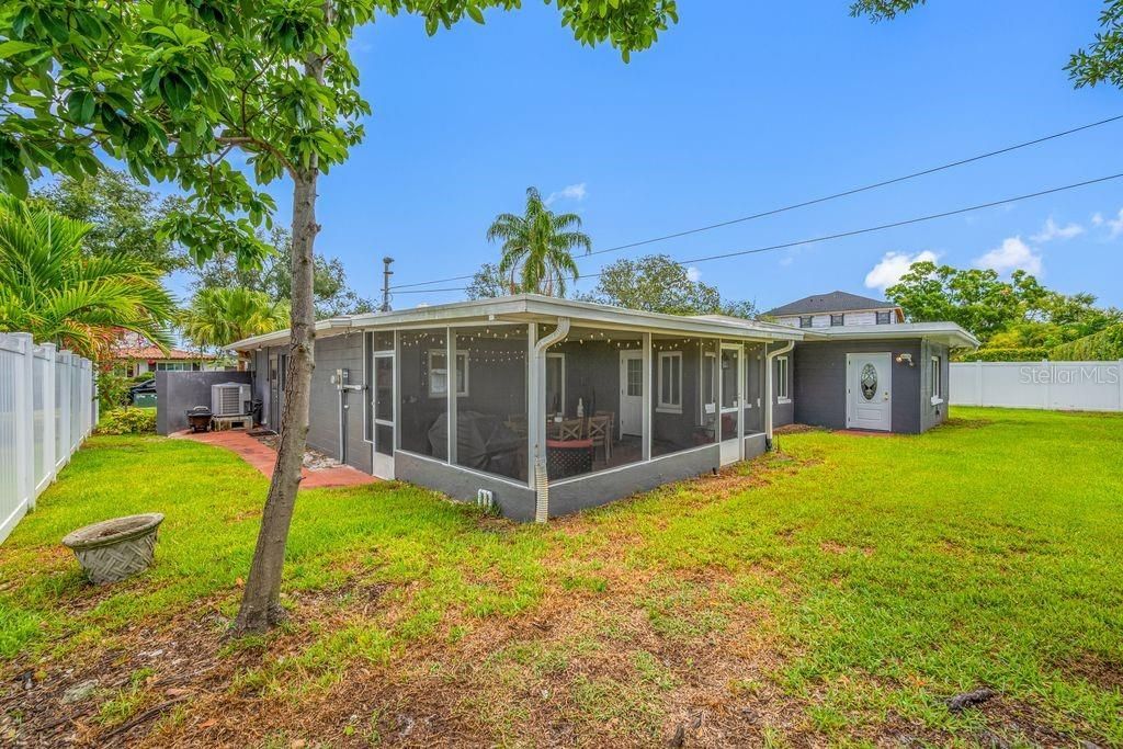 328 Bayview Drive Ne, Saint Petersburg, FL 33704 Photo