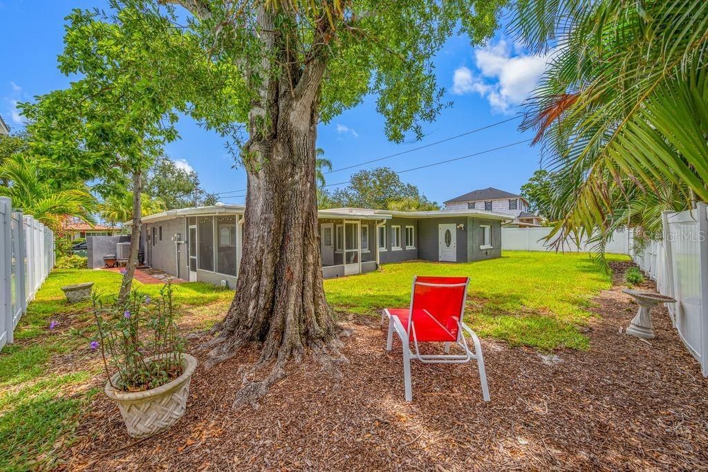 328 Bayview Drive Ne, Saint Petersburg, FL 33704 Photo