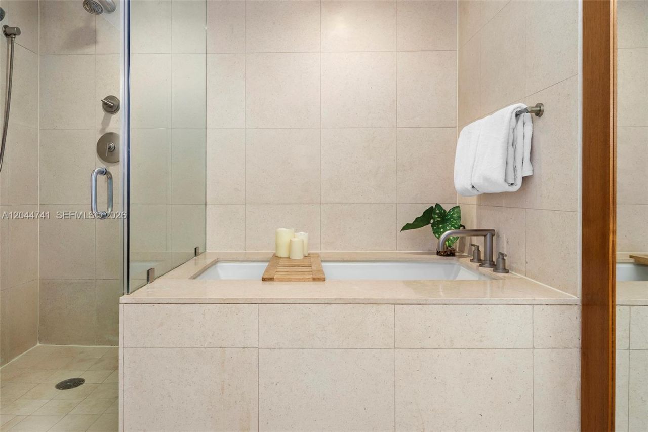 Please Call For Address, Unit 910, Miami Beach, FL 33141 Photo