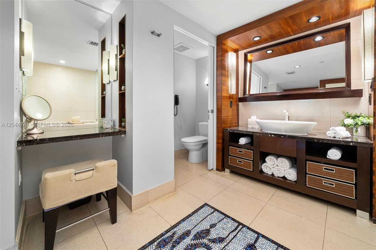 Please Call For Address, Unit 910, Miami Beach, FL 33141 Photo