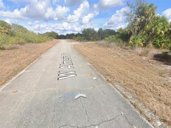 822 Berkshire Dr , La Belle, FL 33935