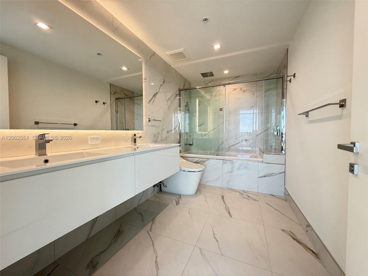 1170 E Hallandale, Unit 1106, Hallandale Beach, FL 33009 Photo