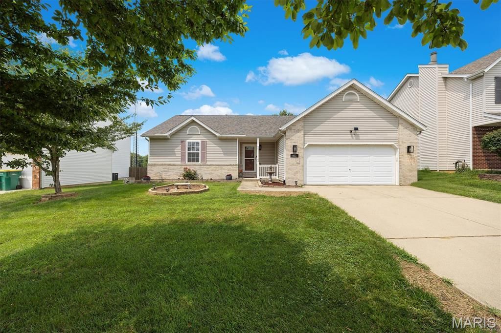 953 Pacific Crossing Drive , O Fallon, IL 62269 Main Photo