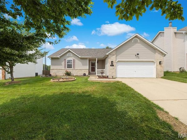 953 Pacific Crossing Drive , O'Fallon, IL 62269