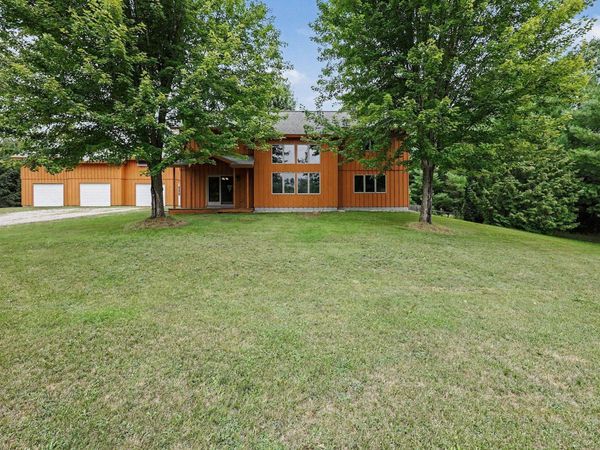 3005 Penneywood Drive, Jackson, MI 49201